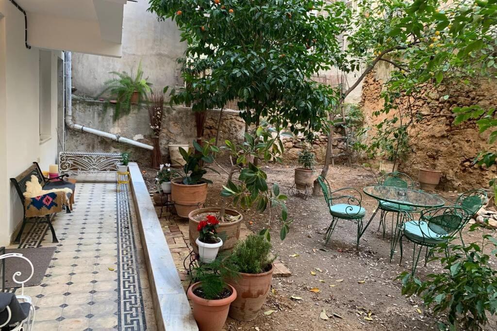 Quiet And Central Flat With Private Backyard Garden เอเธนส์ ภายนอก รูปภาพ